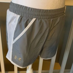 Under Armour Women’s gray gym shorts XS